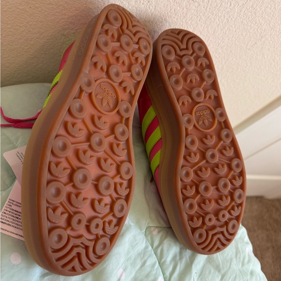 NWT Addias Gazelle Bold Pink and Lime Green Accents Women’s size 8 - Picture 12 of 16